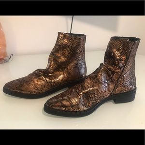 FREE PEOPLE ROSE GOLD SNAKEEMBOSSED LEATHER SLOUCH